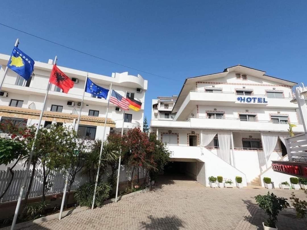 La Luna Hotel Ksamil Esterno foto
