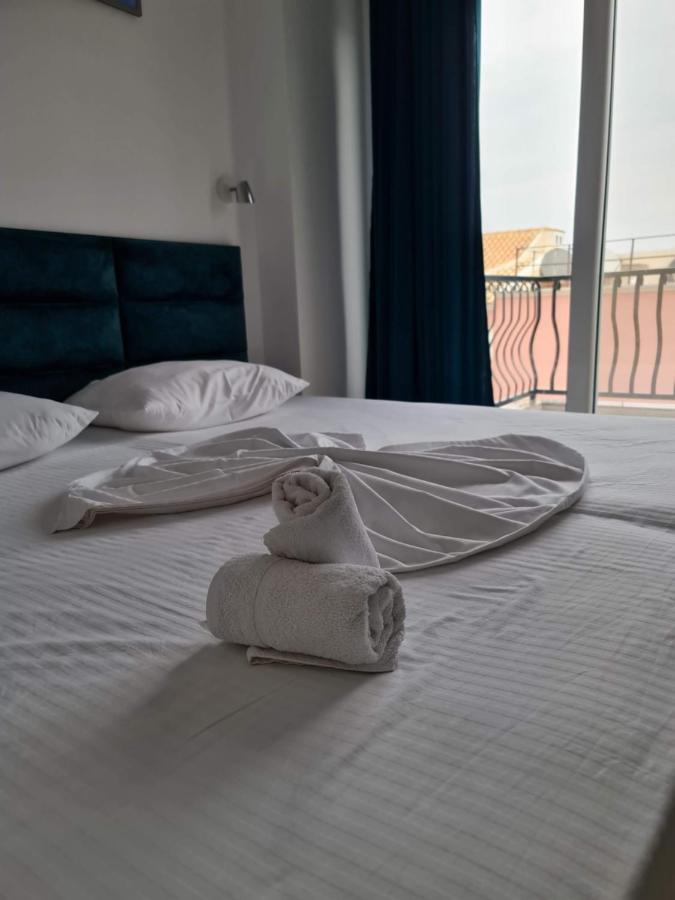 La Luna Hotel Ksamil Esterno foto